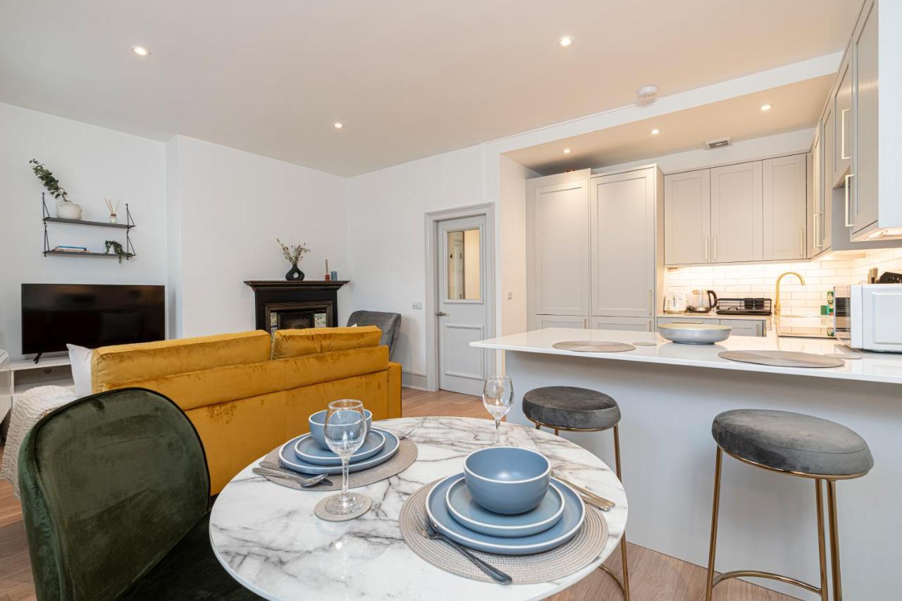 Stylish 1 Bed Flats In Soho, Next To Piccadilly Circus And Trafalgar Square Leilighet London
