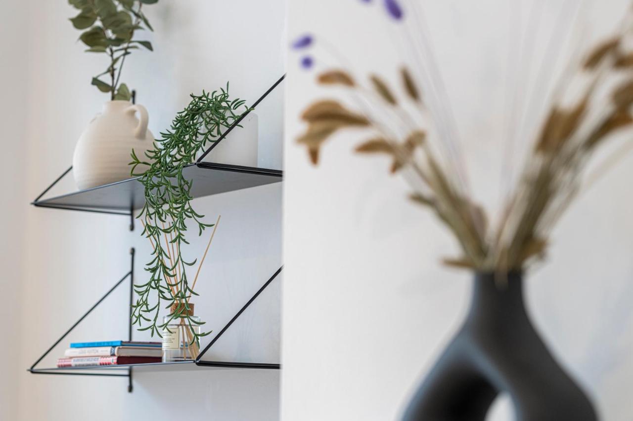 Stylish 1 Bed Flats In Soho, Next To Piccadilly Circus And Trafalgar Square Leilighet London