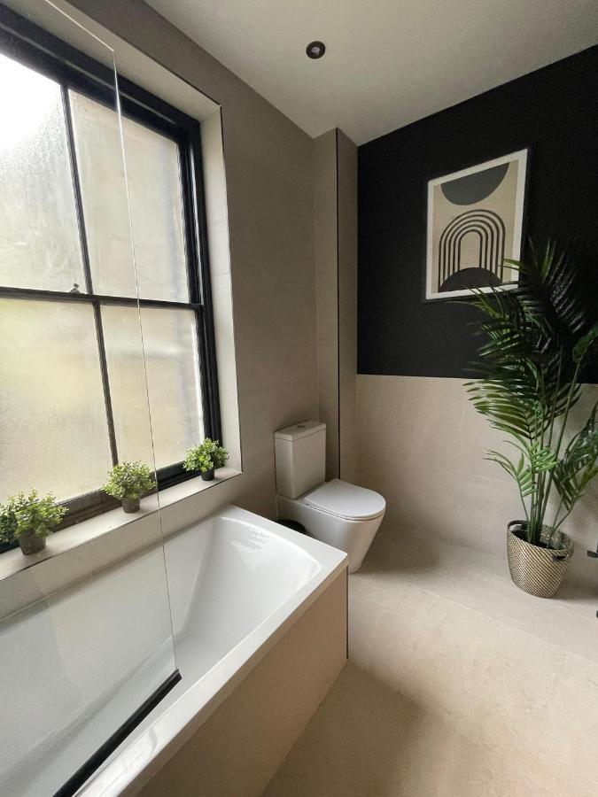 Luxury 2 Bed 1 Bath In By Graceful * Londen