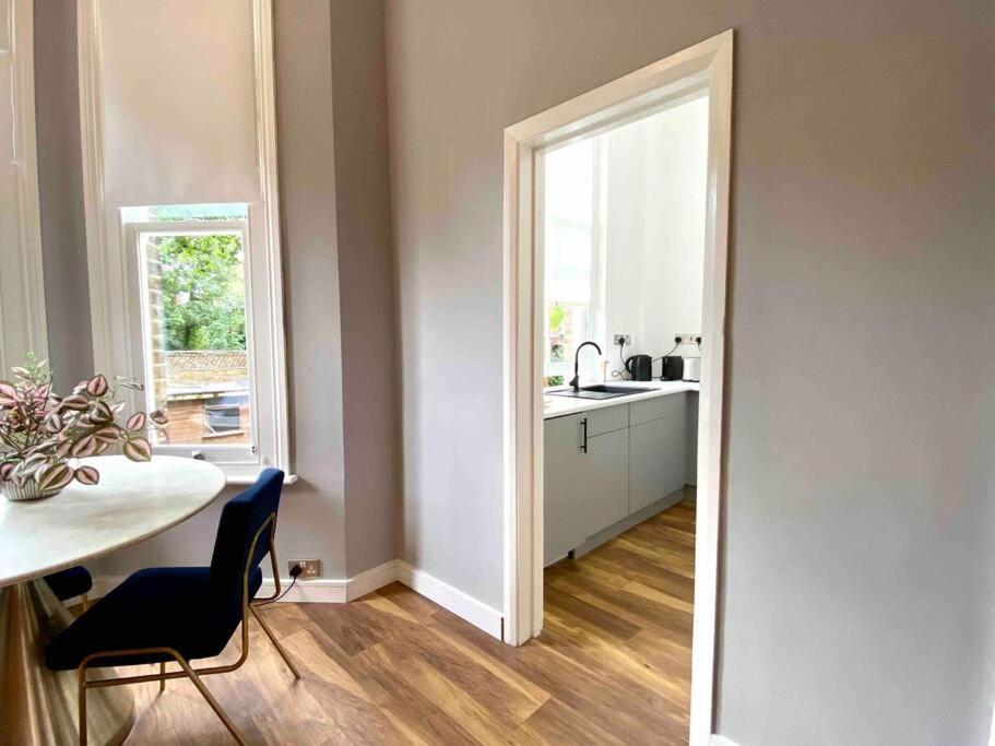 Leilighet Stylish For 3 Near Regents Park N4
