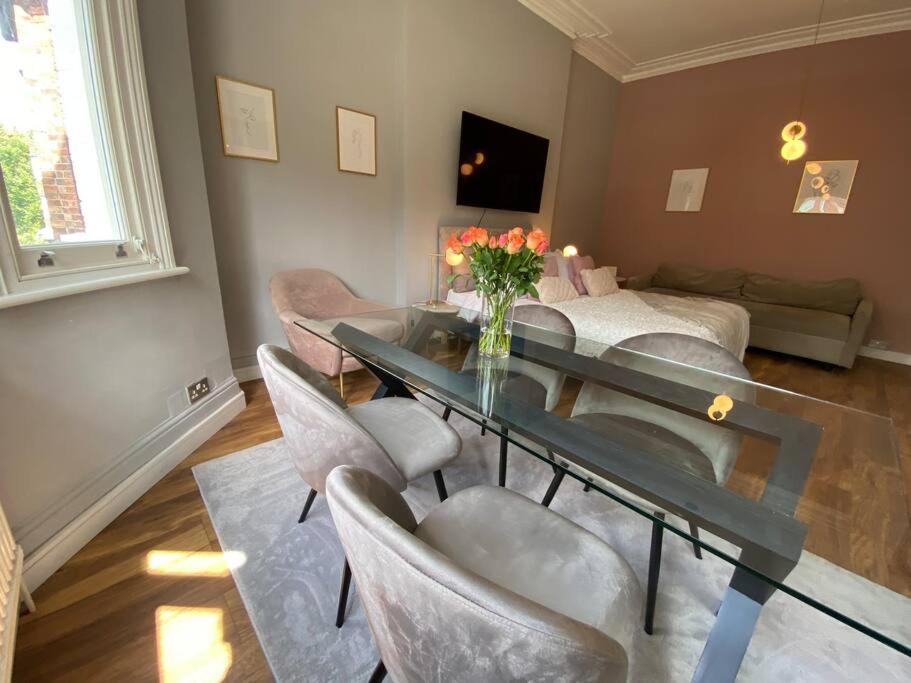 For 3 Near Regents Park N5 Apartment London