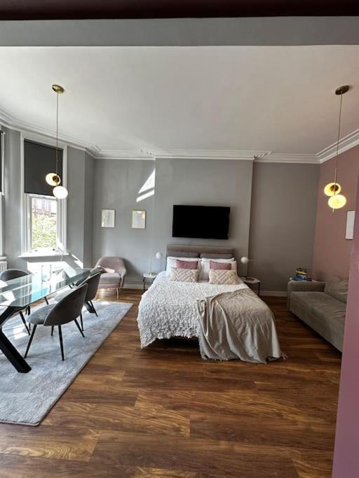 For 3 Near Regents Park N5 Apartment London