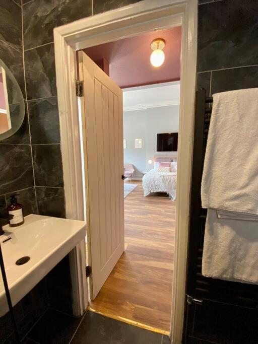 For 3 Near Regents Park N5 Apartment London