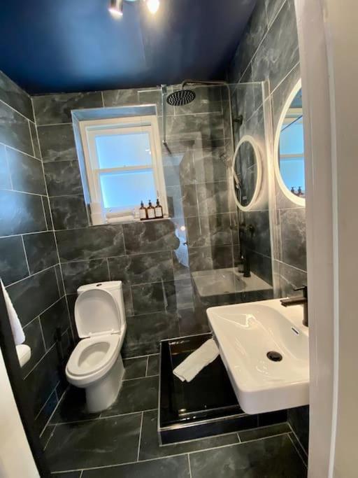 For 3 Near Regents Park N5 *