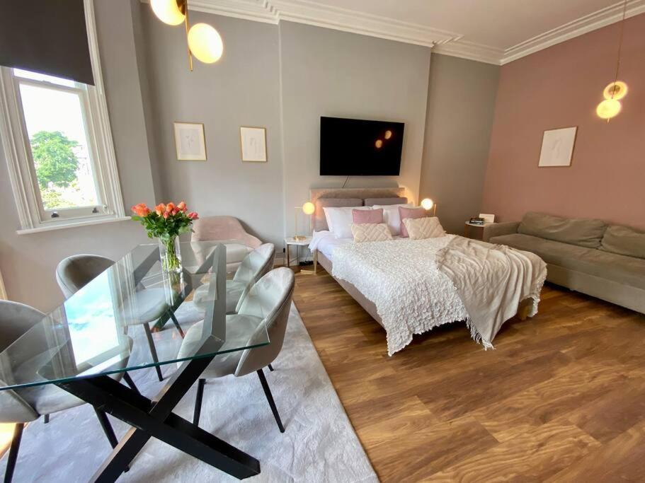 For 3 Near Regents Park N5 * London