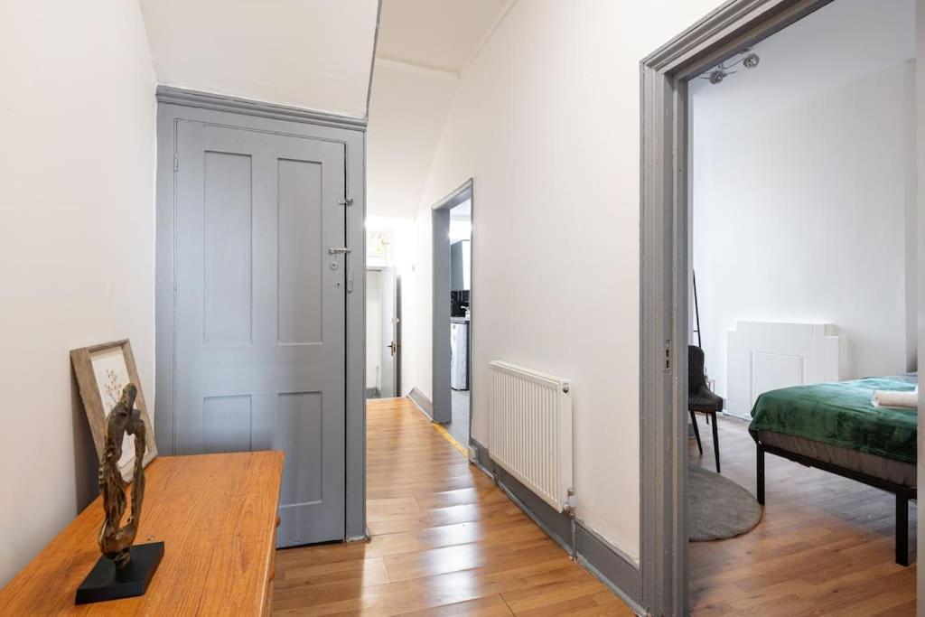 2a - Bright & Airy 2 Bed Flat - 20 Mins To Apartment London