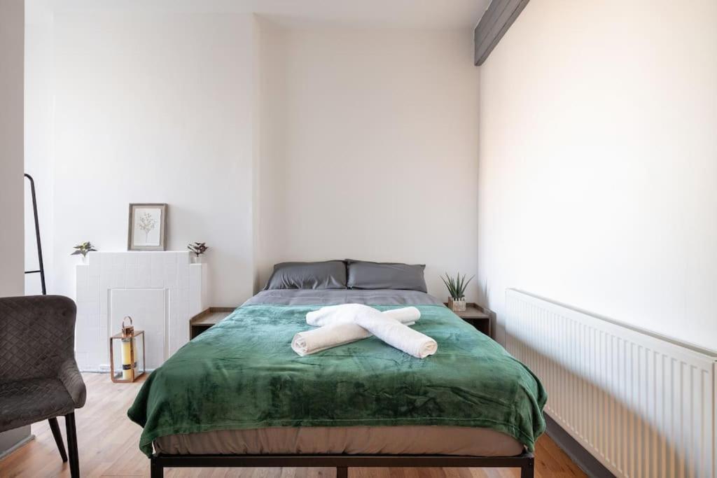 2a - Bright & Airy 2 Bed Flat - 20 Mins To Apartment *
