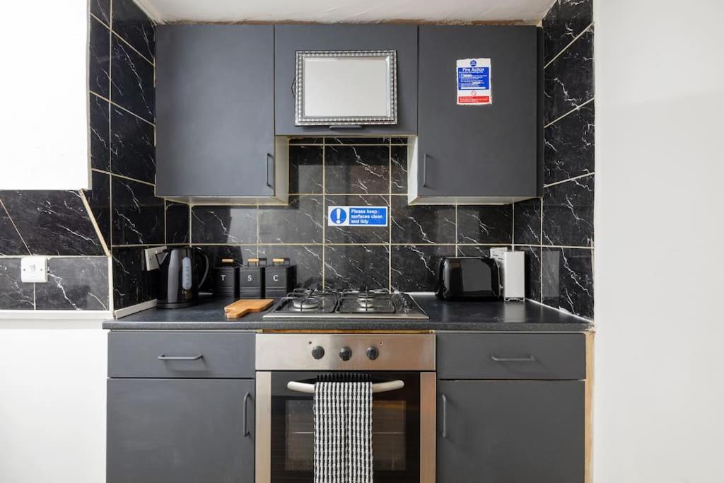 2a - Bright & Airy 2 Bed Flat - 20 Mins To Apartment *