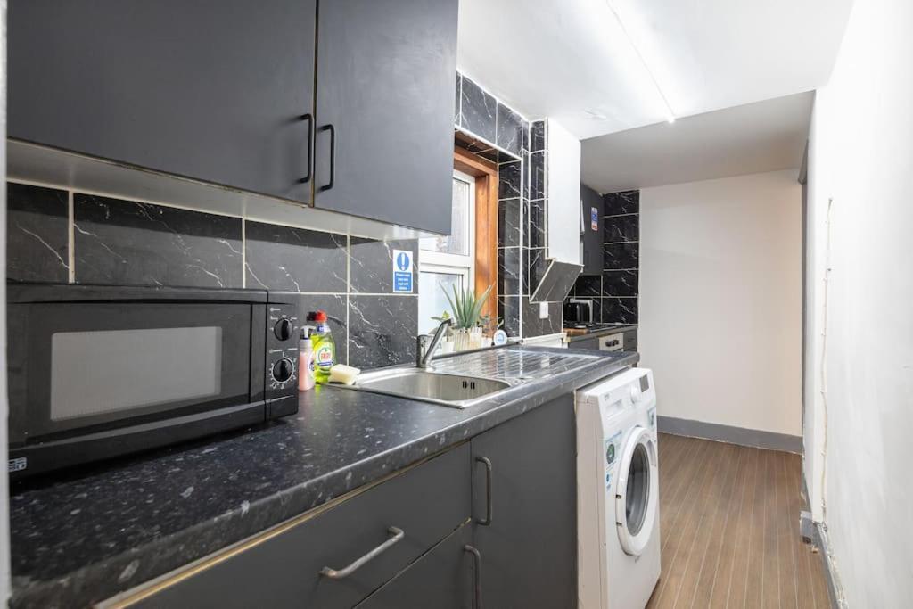 2a - Bright & Airy 2 Bed Flat - 20 Mins To Apartment London