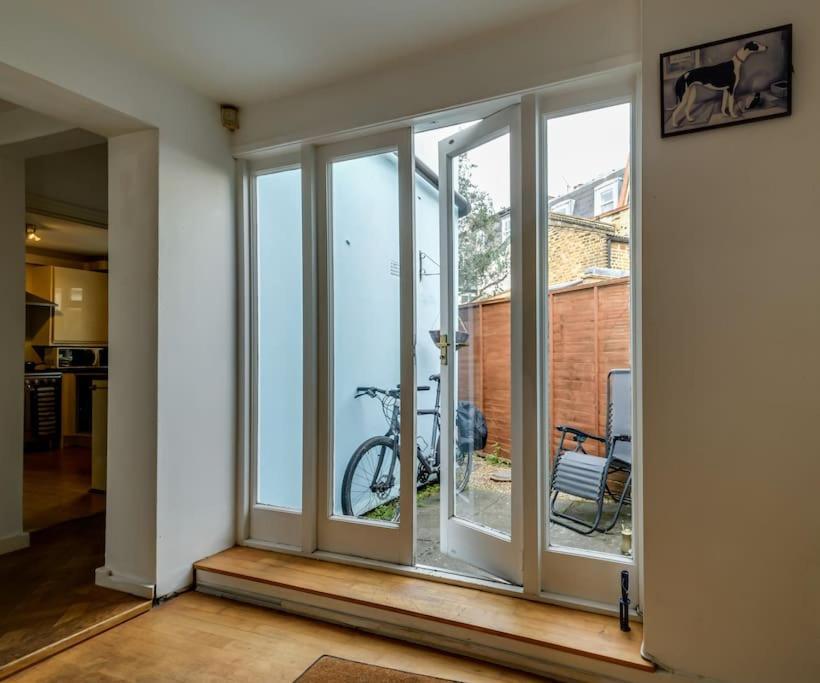1 Bed Townhouse In Battersea Close To River Thames Holiday home London