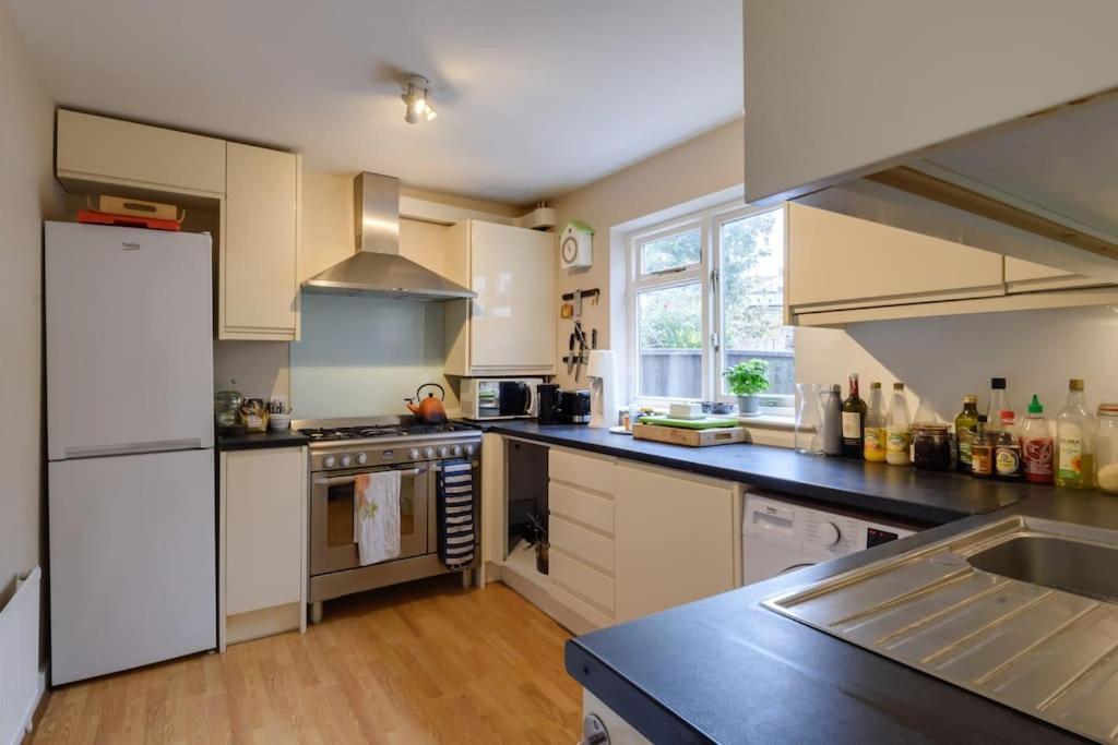 Holiday home 1 Bed Townhouse In Battersea Close To River Thames