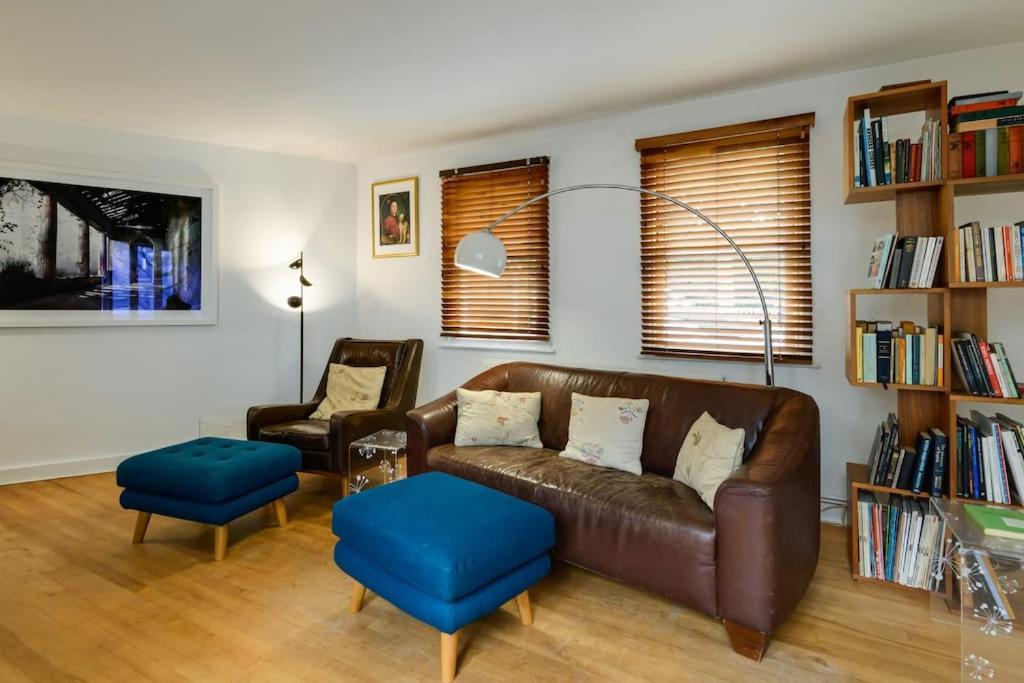 1 Bed Townhouse In Battersea Close To River Thames Ferienhaus London