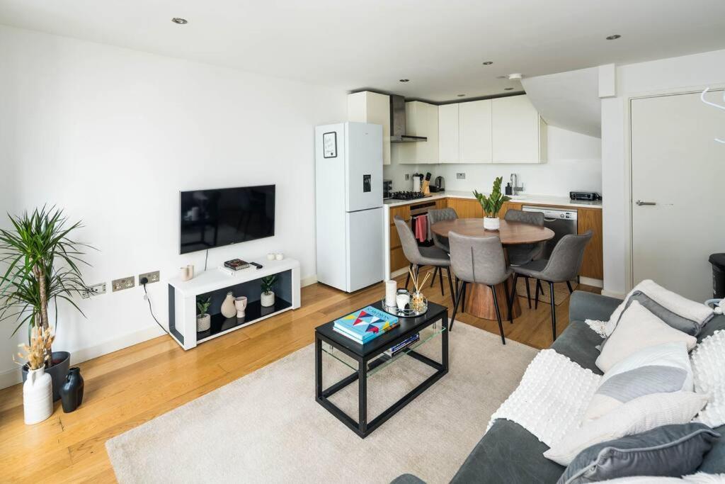 Renovated 2br, 2ba Near Hyde Park 1 Min From Tube