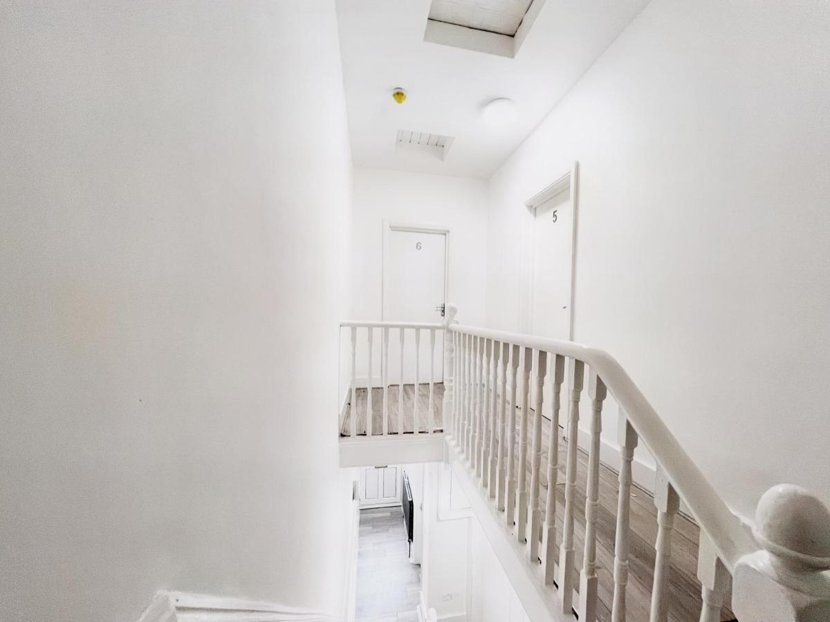 Minet Gardens - Modern Centrally Located - 5 Homestay London