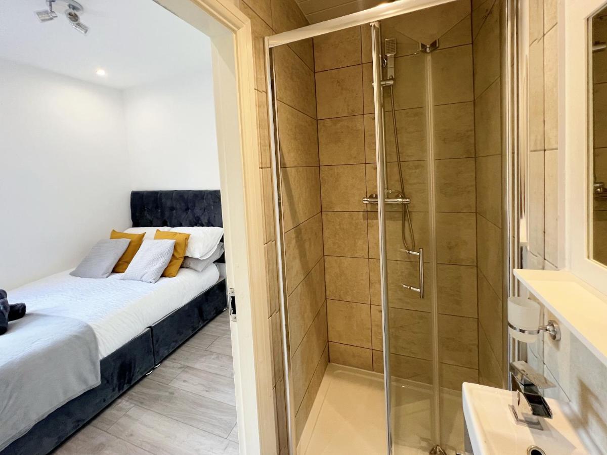 Minet Gardens - Modern Centrally Located - 5 Homestay London
