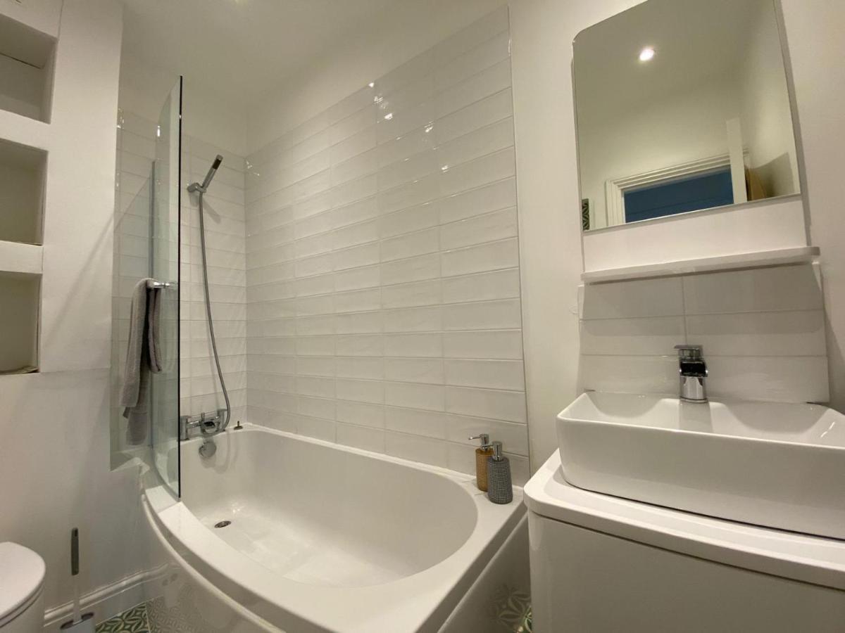 Paddington Garden Retreat: Business-friendly Flat Apartment
