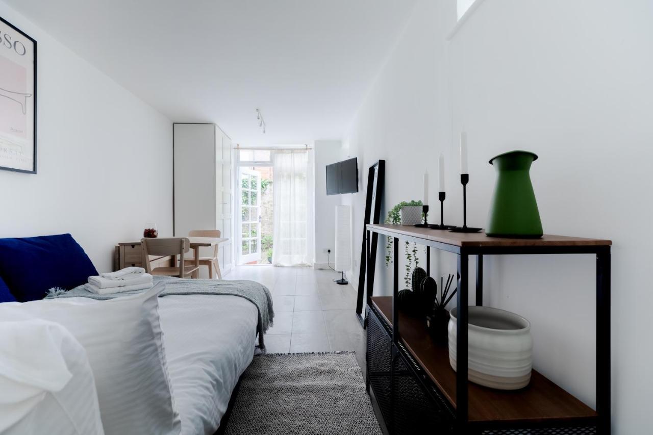 Apartment Bright & Charming Hampstead Garden Studio London