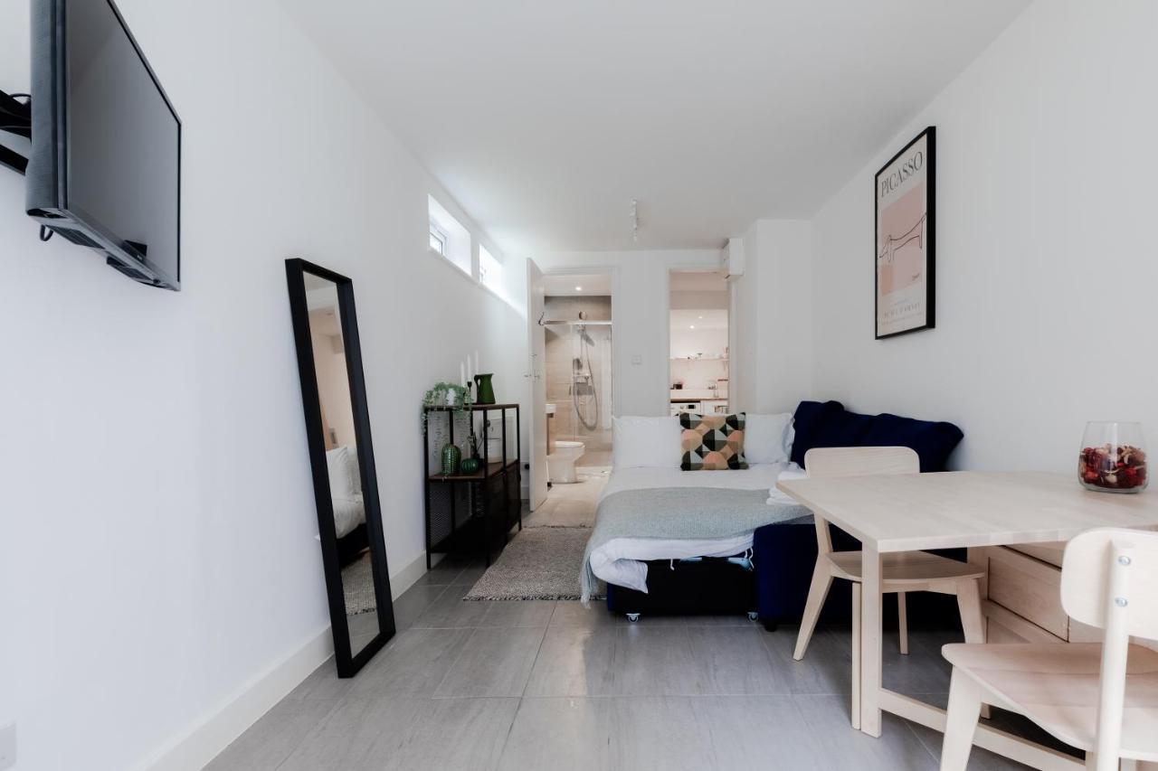 Bright & Charming Hampstead Garden Studio * London