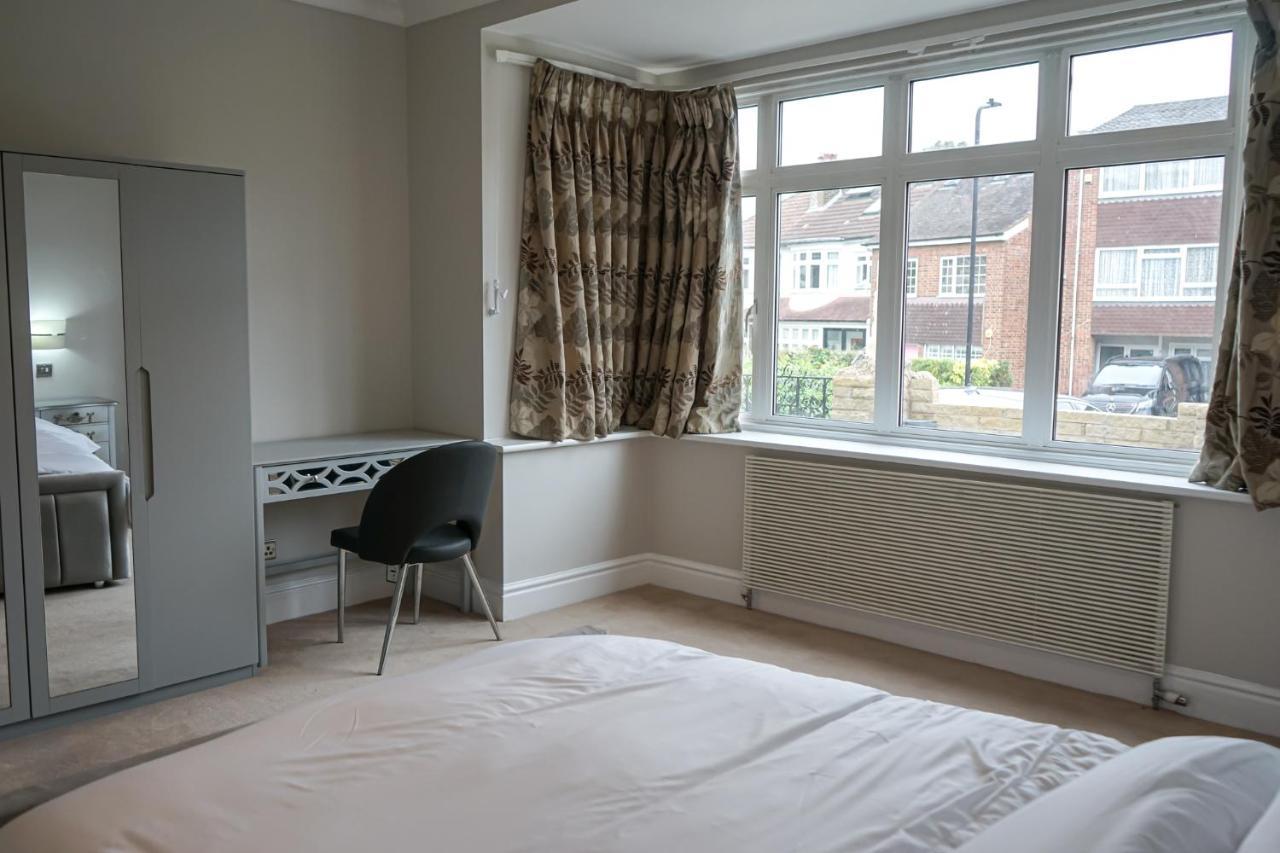 Leilighet Luxury 5 Star Apartments, Parking, Garden, Near Metro Stations 10-15mins To London