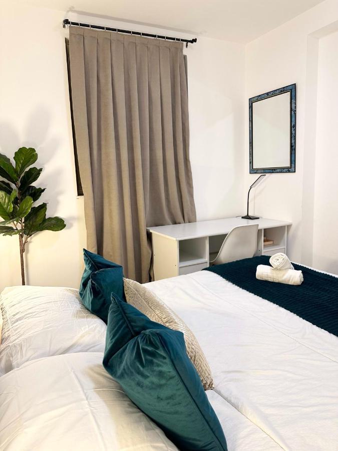1 Br-kensington-24 7 Security-netflix Apartment