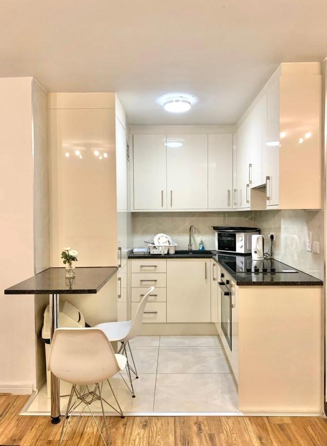 Apartment 1 Br-kensington-24 7 Security-netflix *