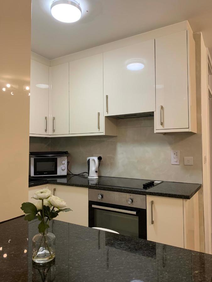 1 Br-kensington-24 7 Security-netflix