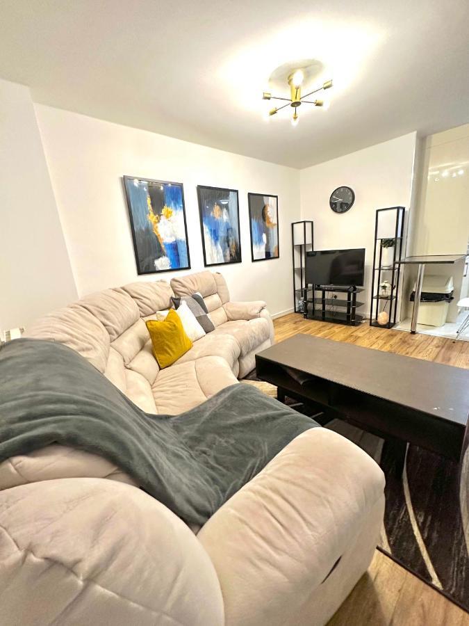 Apartment 1 Br-kensington-24 7 Security-netflix London
