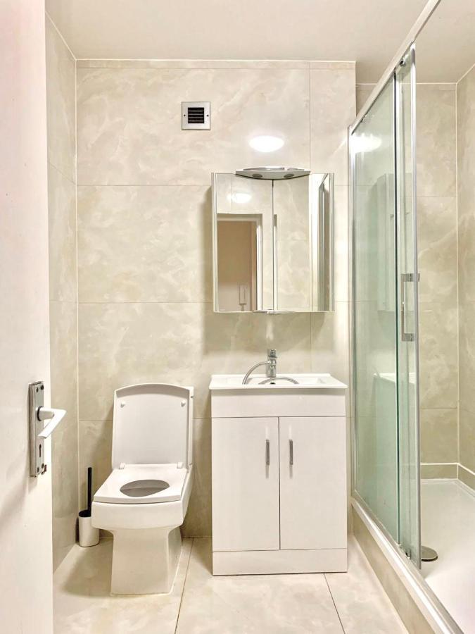 1 Br-kensington-24 7 Security-netflix Apartment