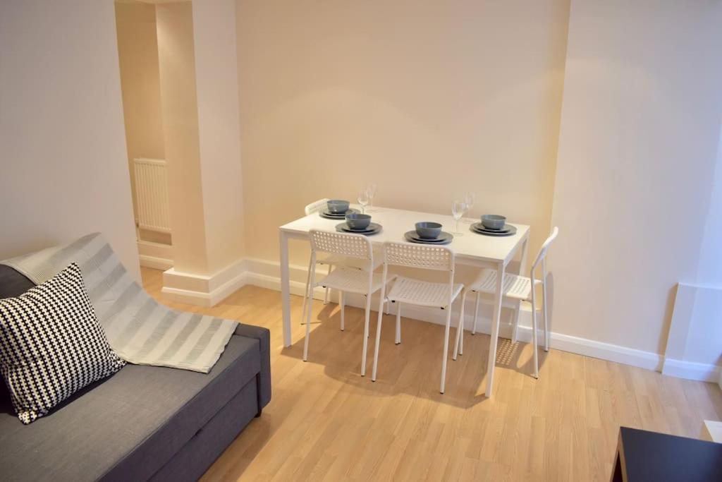 Cosy 1 Bedroom Flat Near The Eye Apartment London