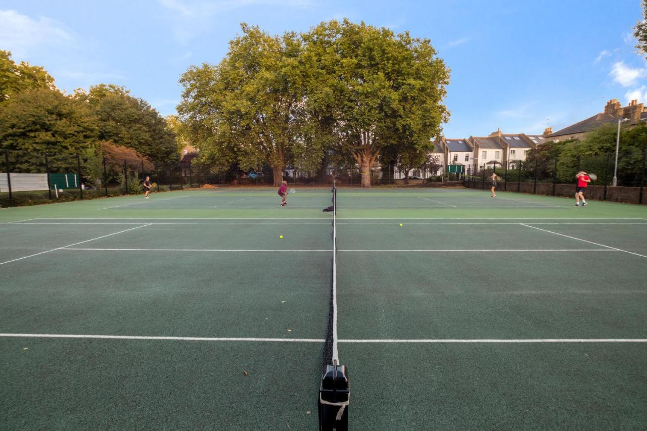 Fabulous Riverside In Putney Londen