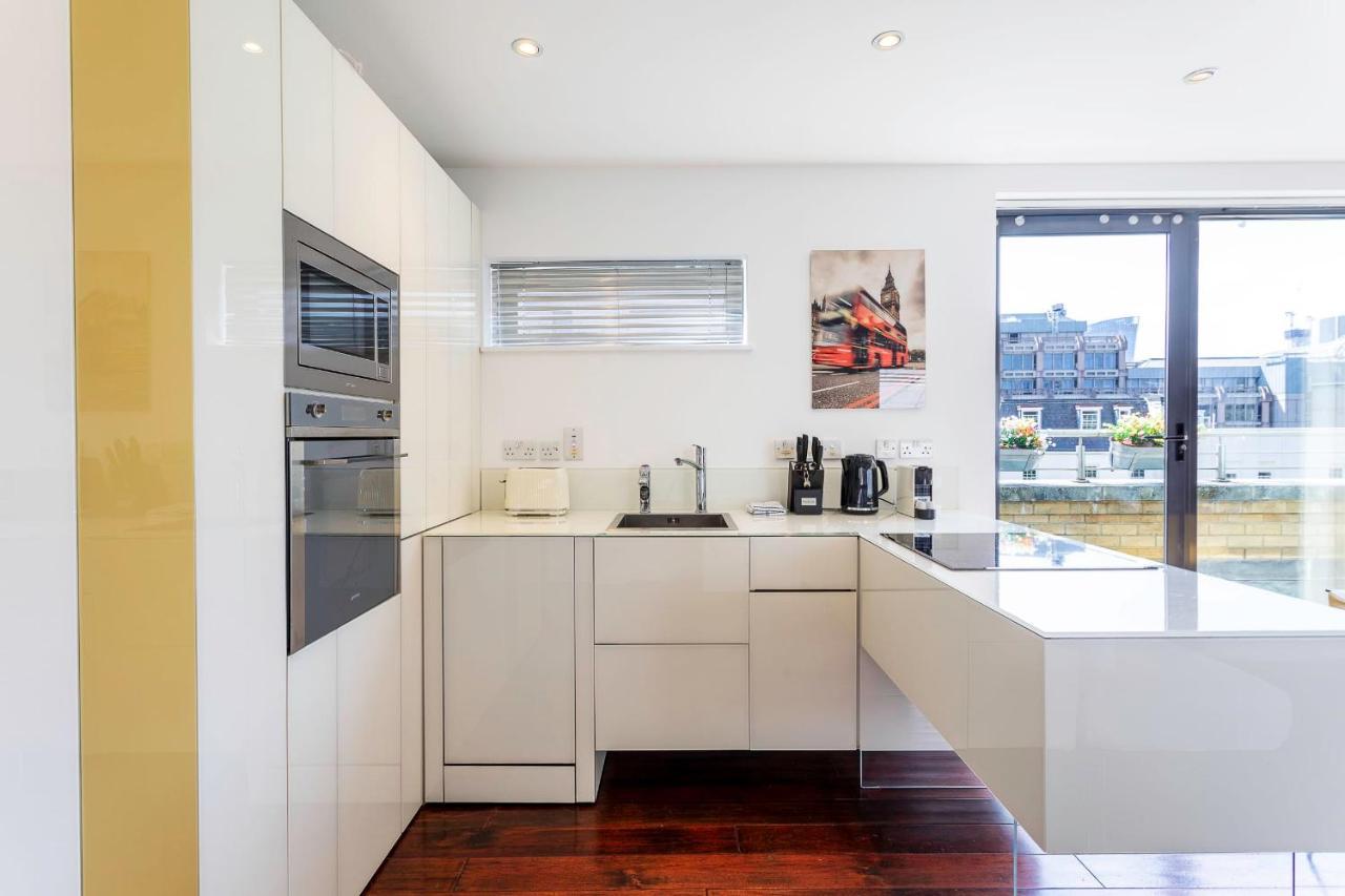 Modern Tower Hill Penthouse Apartment London