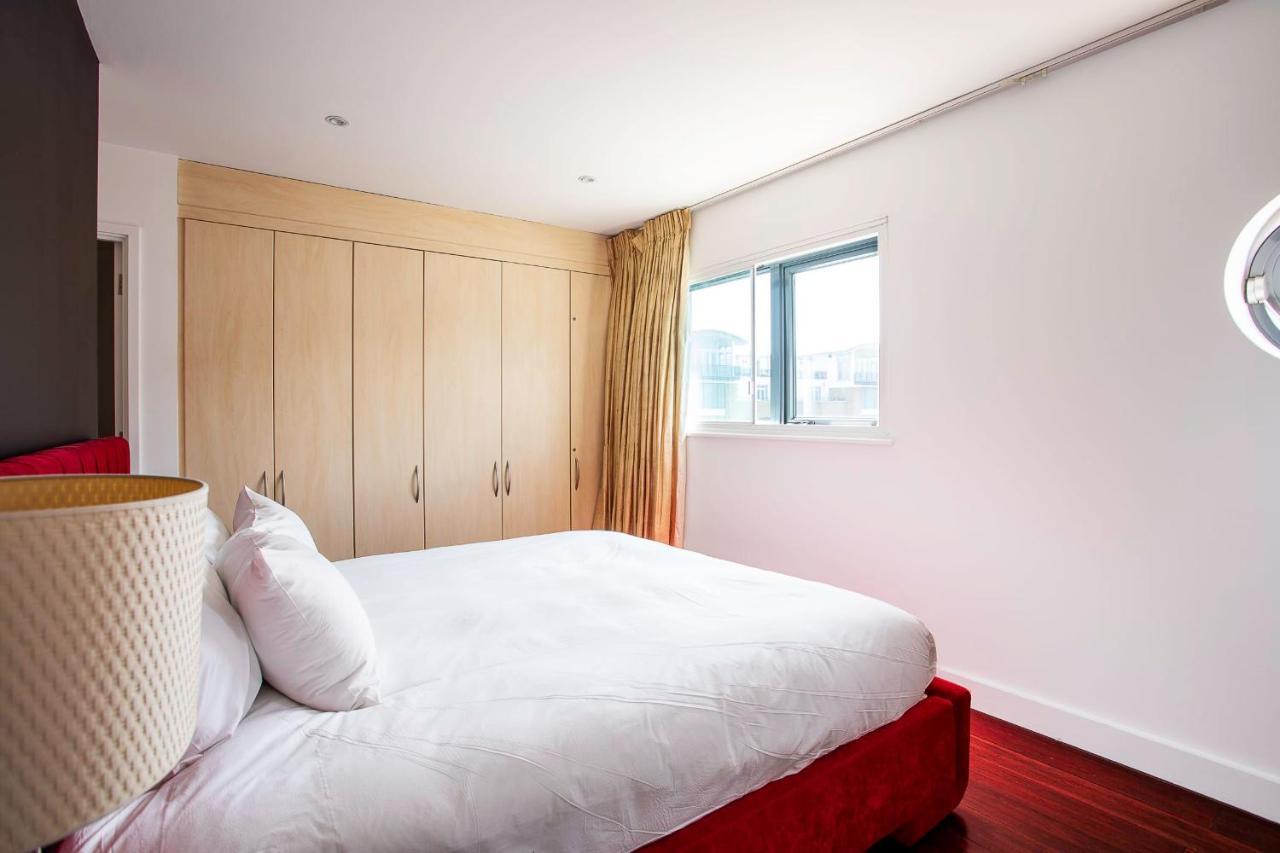 Apartment Modern Tower Hill Penthouse