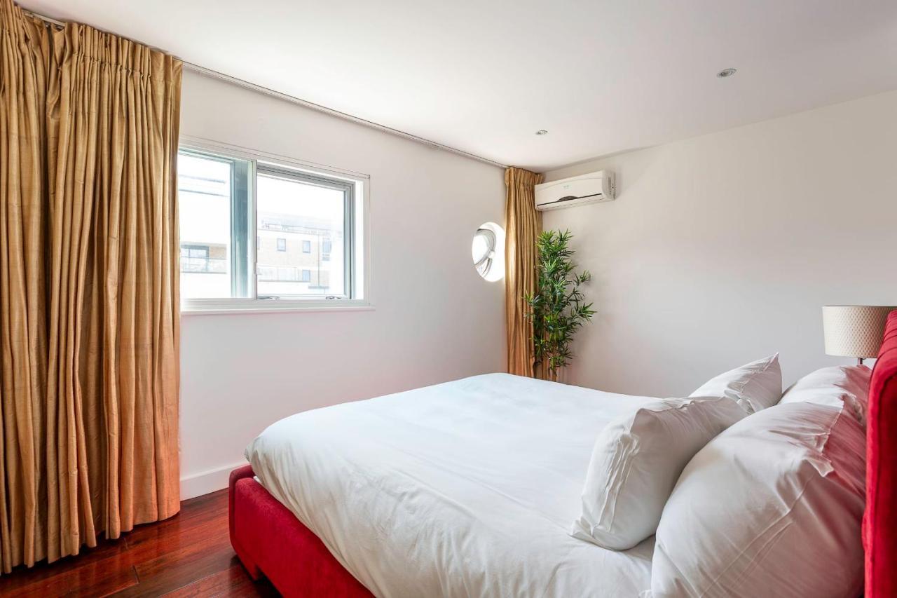 Modern Tower Hill Penthouse * London