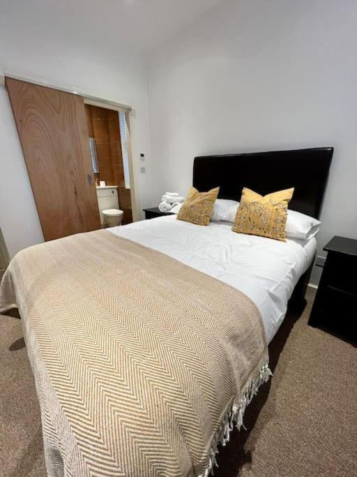 Apartment Spacious 2bed/2bath Flat Next To Eye