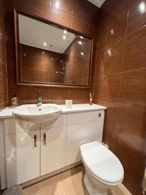 Apartment Spacious 2bed/2bath Flat Next To Eye