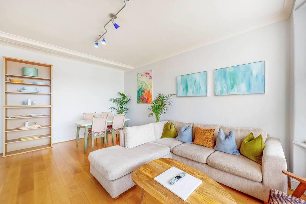 Vibrant And Sunny 2 Bedroom In Hyde Park