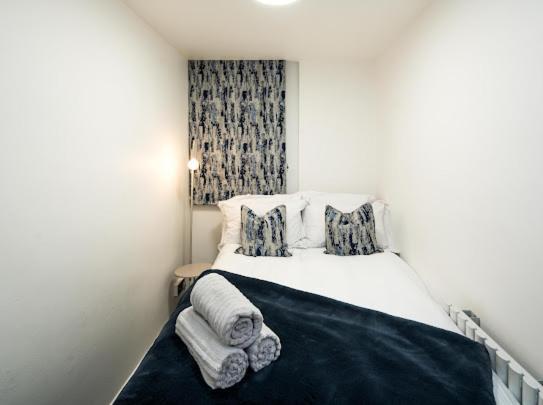 New Modern Hybrid 4 Bedroom 7 Bed 9 Guest Capacity Londres