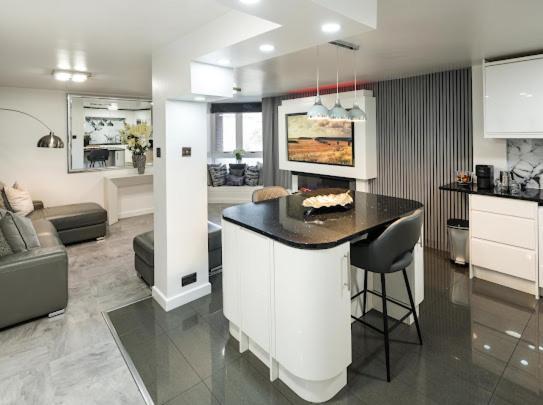 New Modern Hybrid 4 Bedroom 7 Bed 9 Guest Capacity Londres