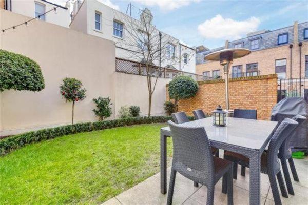 3 Bed/3.5 Bath Gated Mews House W/ Private Garden Holiday home London
