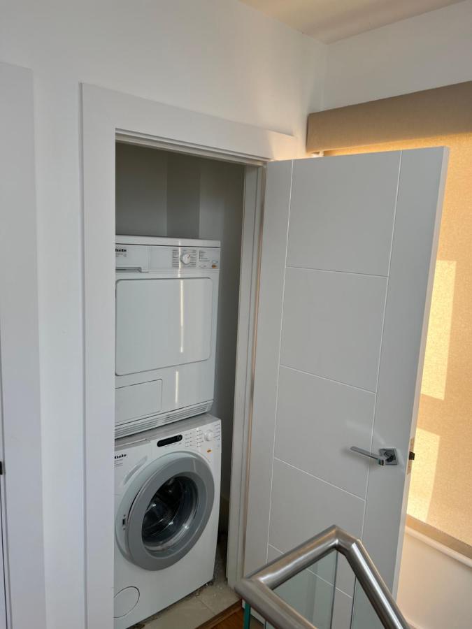 Holiday home 3 Bed/3.5 Bath Gated Mews House W/ Private Garden
