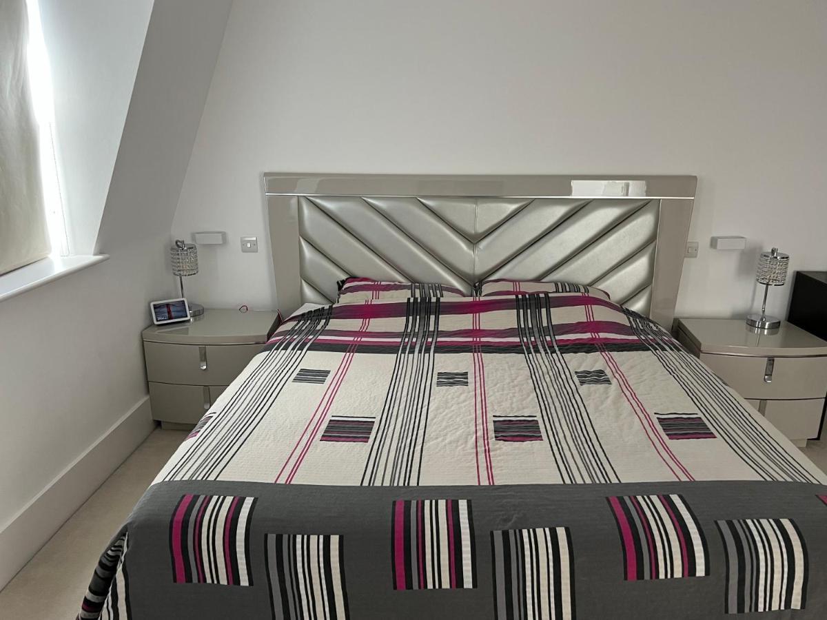 Feriehus 3 Bed/3.5 Bath Gated Mews House W/ Private Garden *