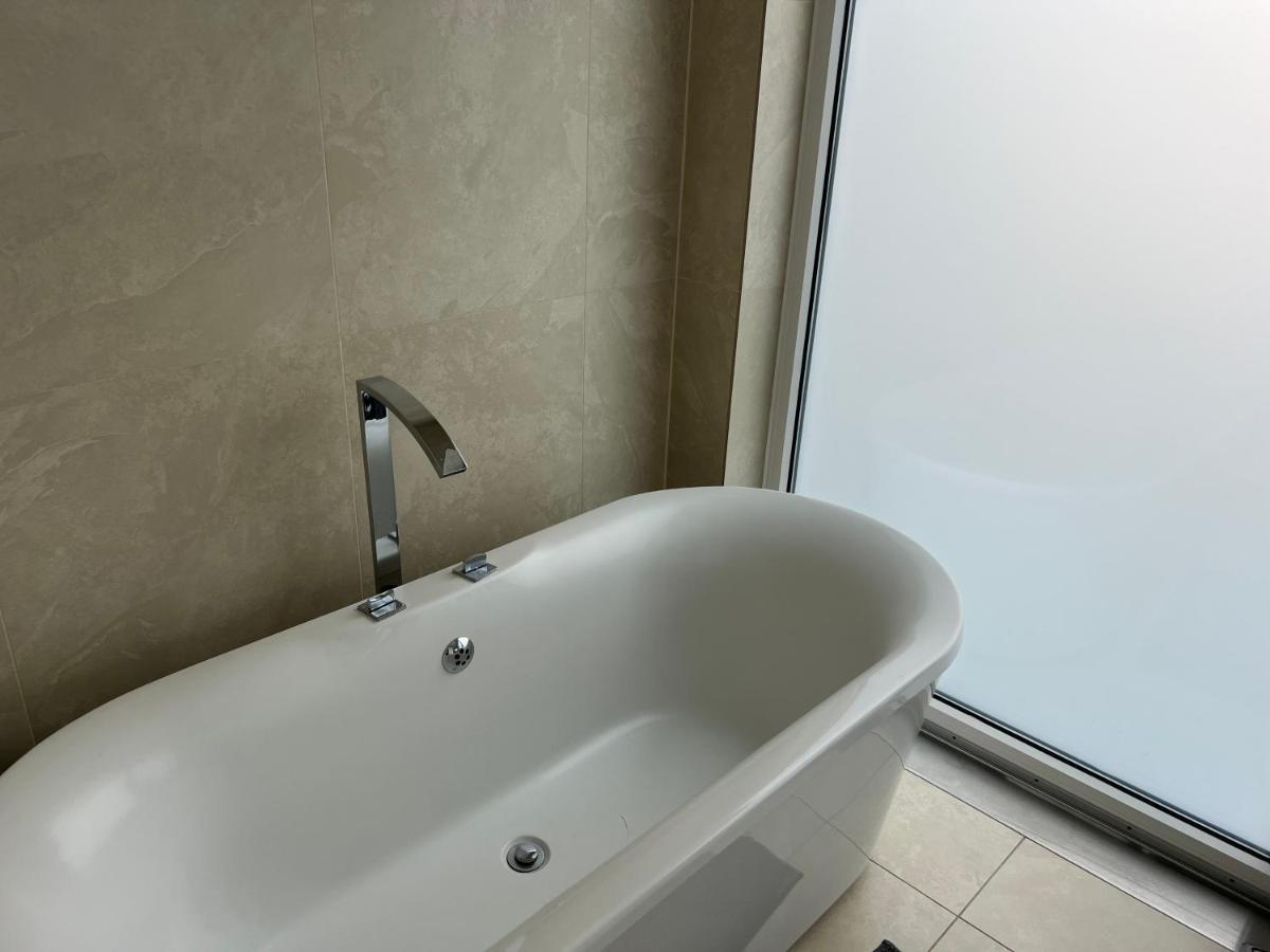 Feriehus 3 Bed/3.5 Bath Gated Mews House W/ Private Garden London