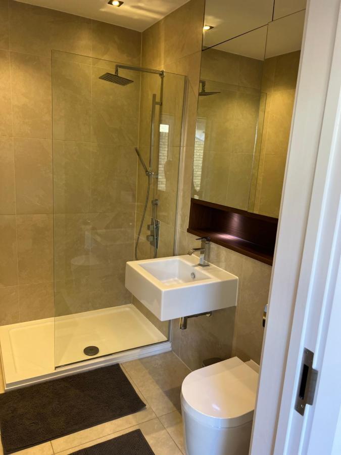 3 Bed/3.5 Bath Gated Mews House W/ Private Garden Feriehus *