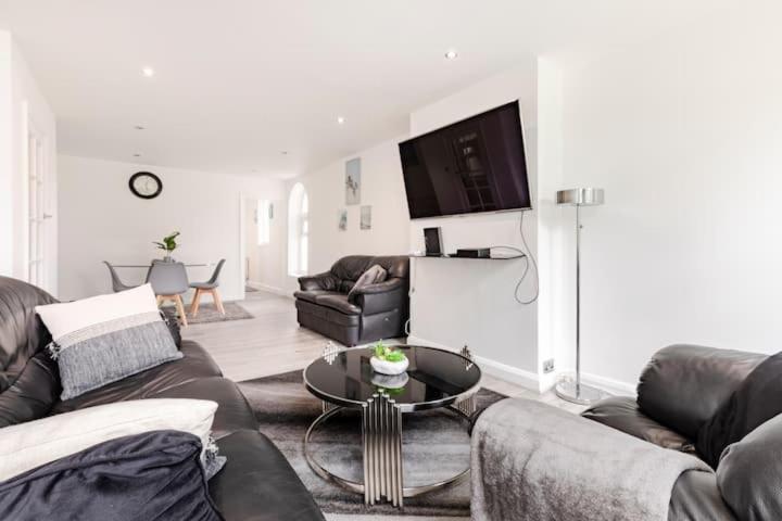 Lovely 3 Bedroom Flat In North Apartment *