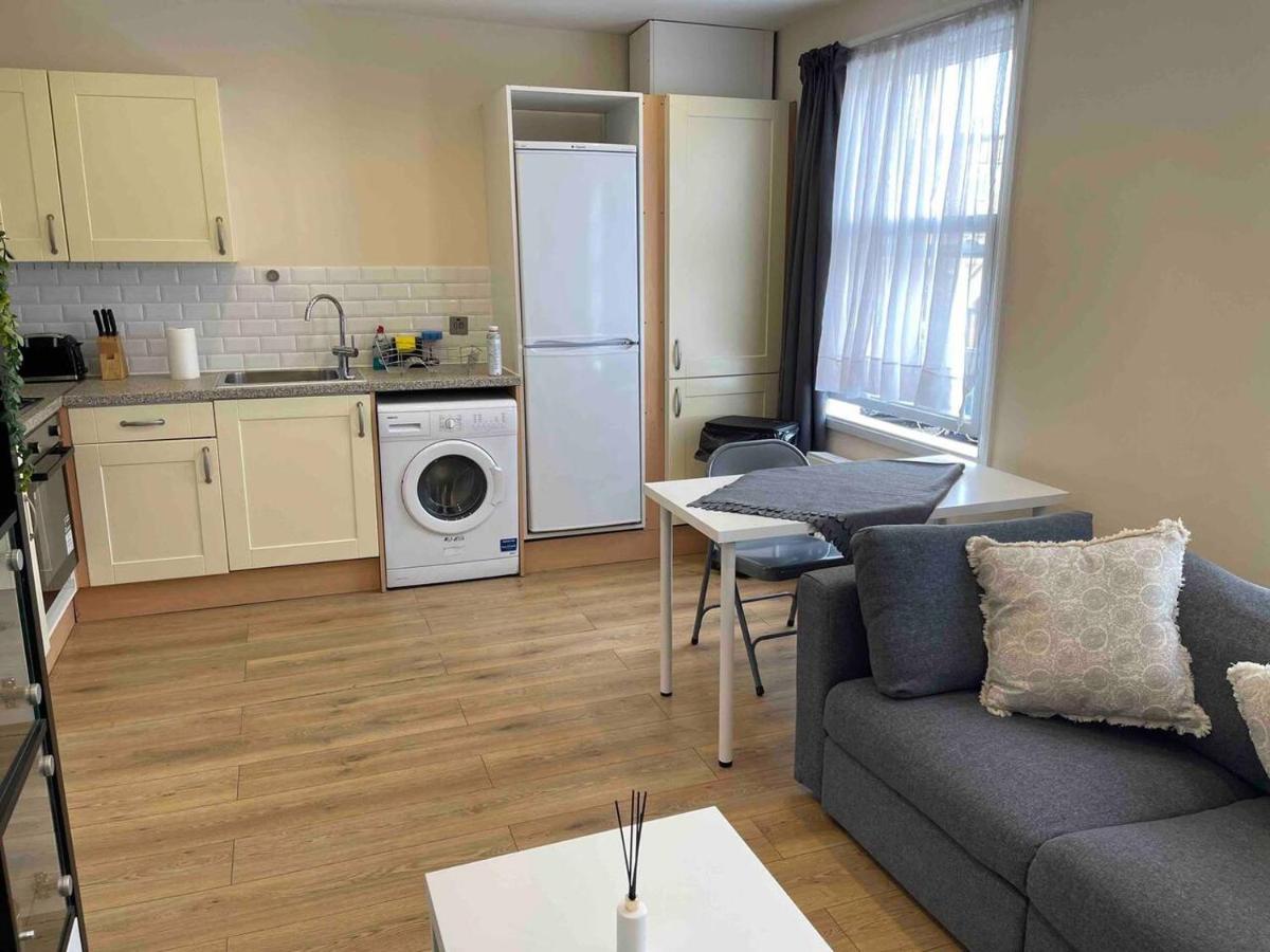 Apartment Quiet And Cozy 2 Seperate Bedrooms And 2 Bathroom With Terrace