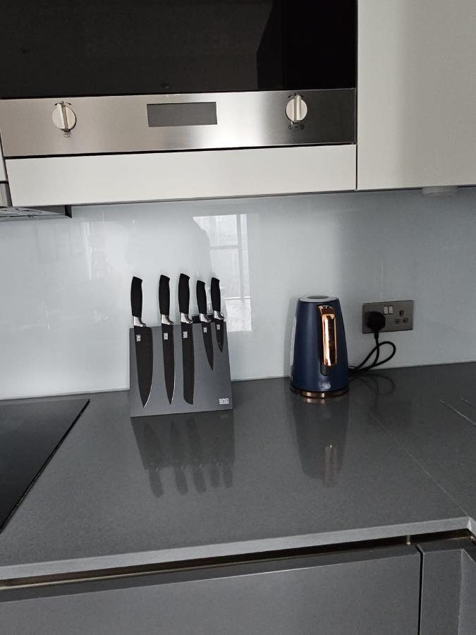 2 Bed Luxurious Canary Wharf London