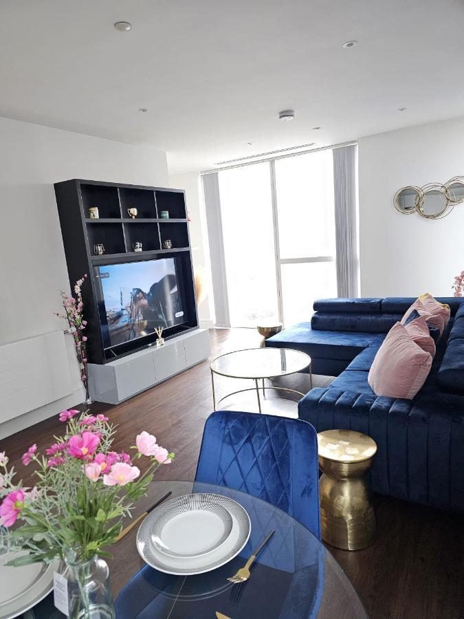 2 Bed Luxurious Canary Wharf Apartment