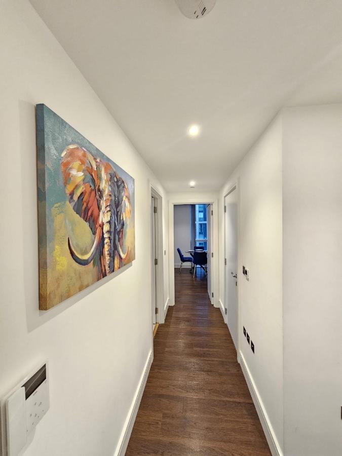 2 Bed Luxurious Canary Wharf * London