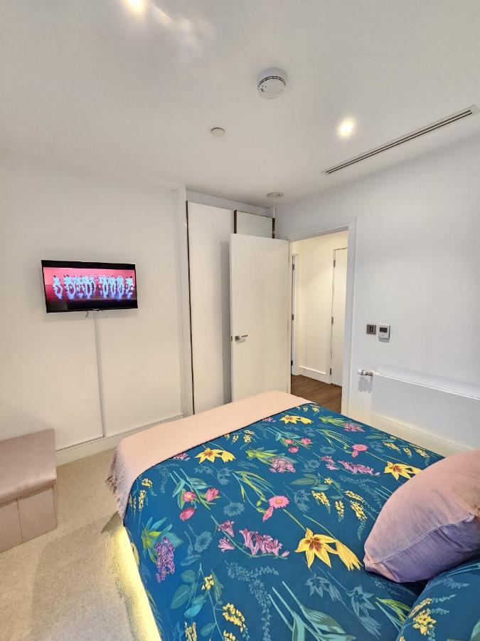 2 Bed Luxurious Canary Wharf Apartment