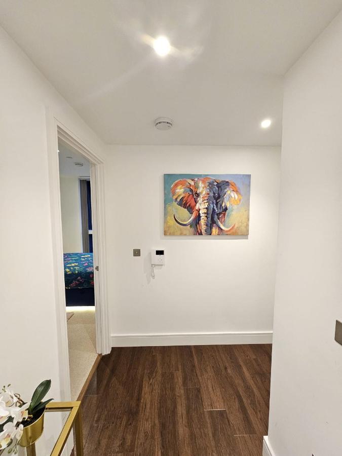 2 Bed Luxurious Canary Wharf Apartment